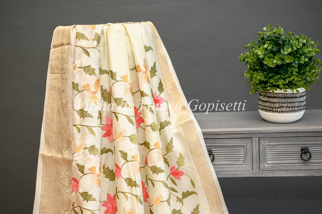 Off -White Banarasi Silk Saree And Blouse With Floral Thread Embroidery.