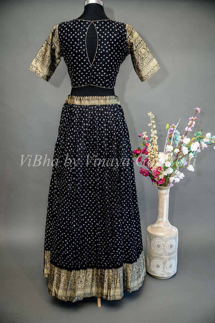 Black and Ivory Kanchi Bandhani Silk Lehenga And White Embroidered Dupatta