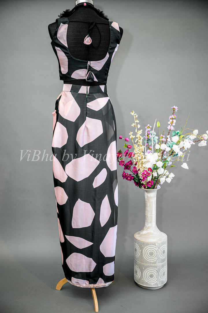 Geometrical Pattern Cowl Skirt With Detachable Cape and stole