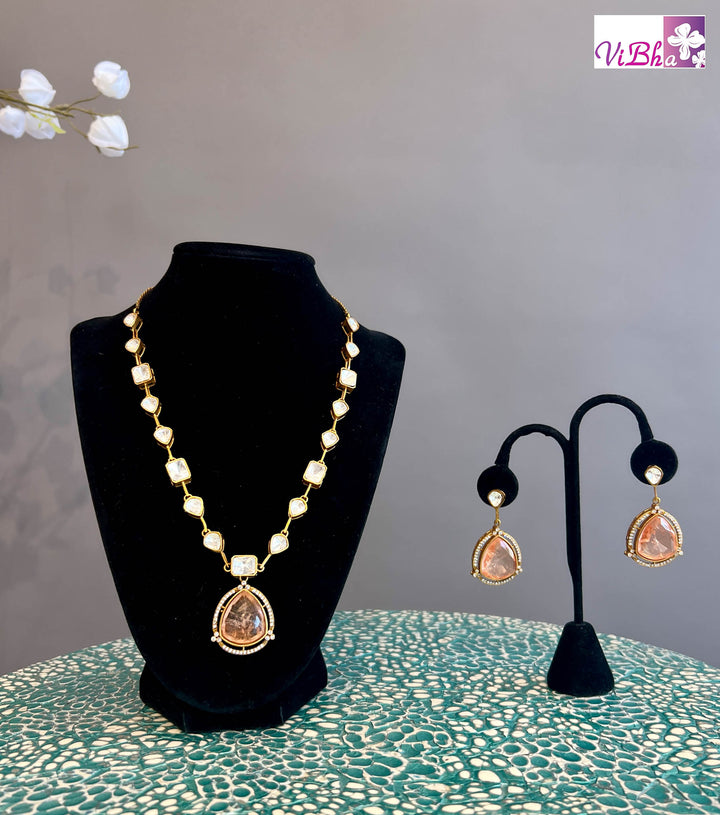 Peach Stone and Kundan Necklace Set