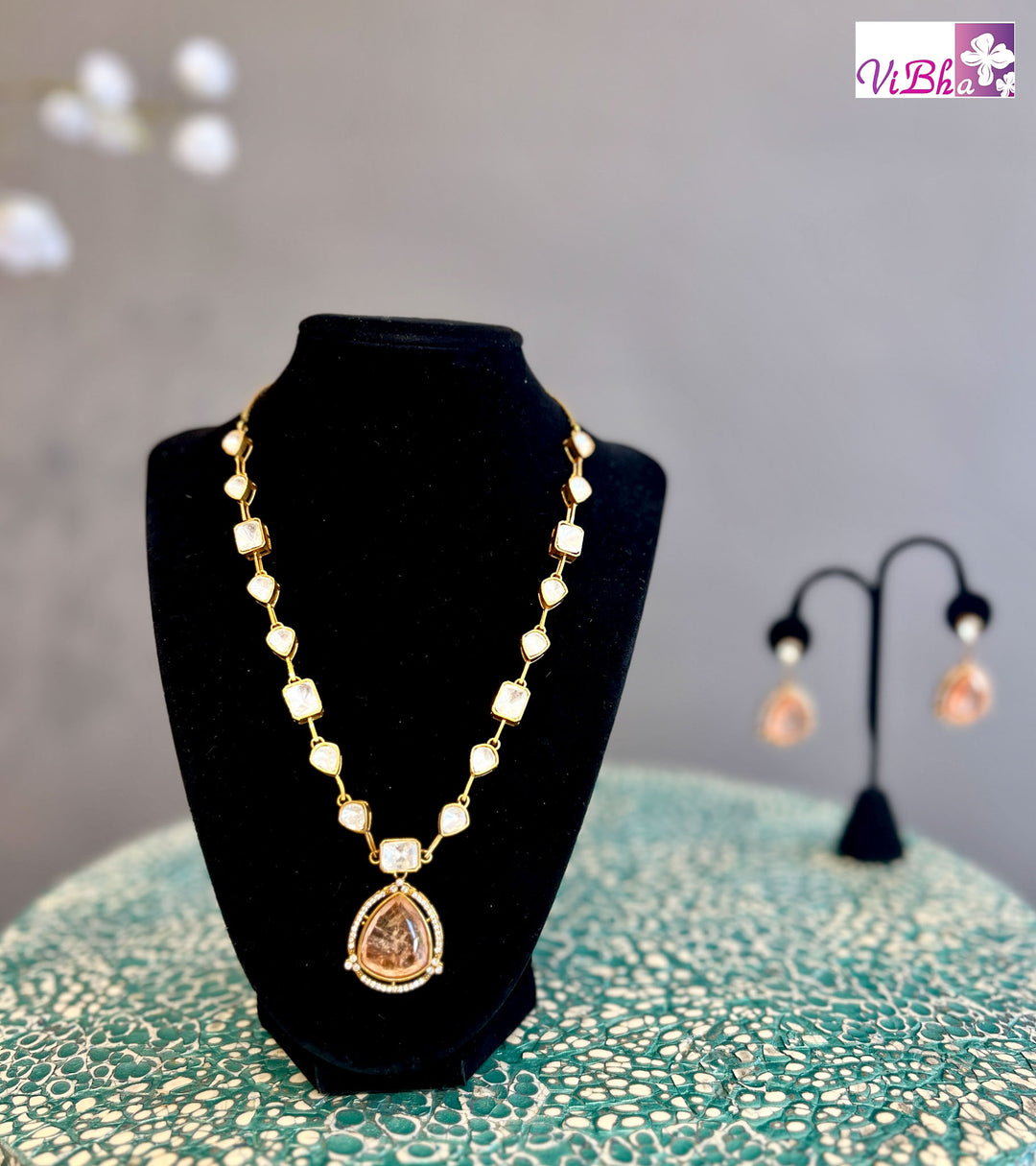 Peach Stone and Kundan Necklace Set