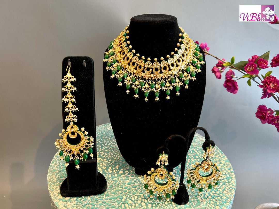 Accessories & Jewelry - Emerald And Kundan Heavy Choker Set