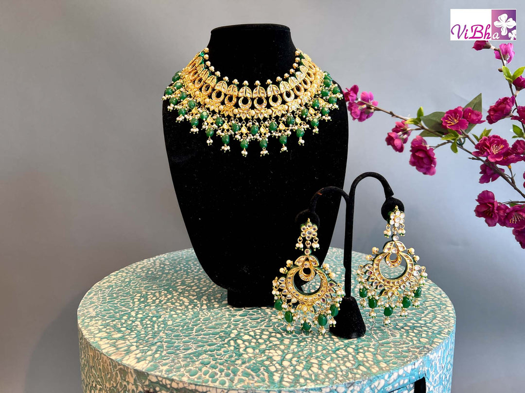 Accessories & Jewelry - Emerald And Kundan Heavy Choker Set